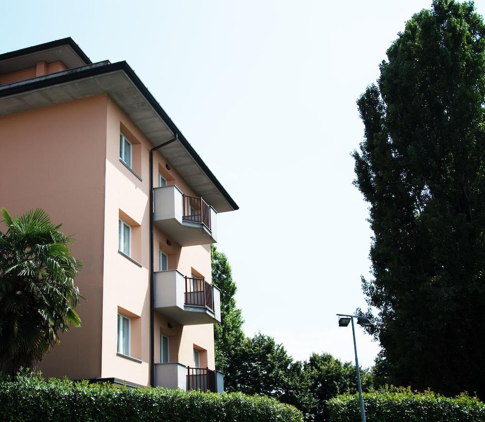 Hotel Visconti Melzo Bagian luar foto