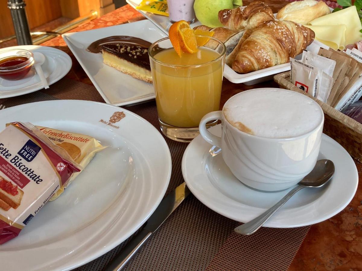 Hotel Visconti Melzo Bagian luar foto