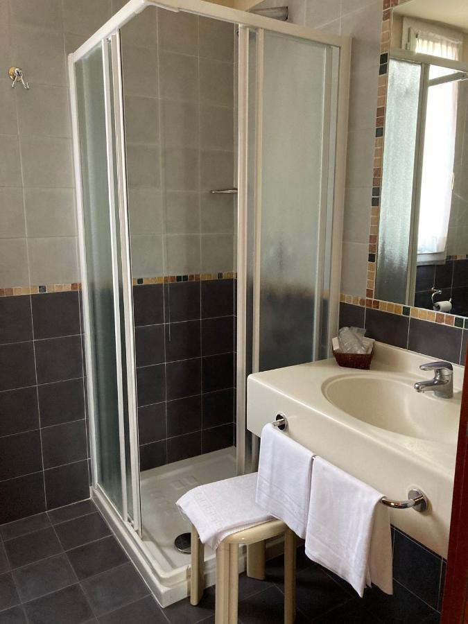 Hotel Visconti Melzo Bagian luar foto