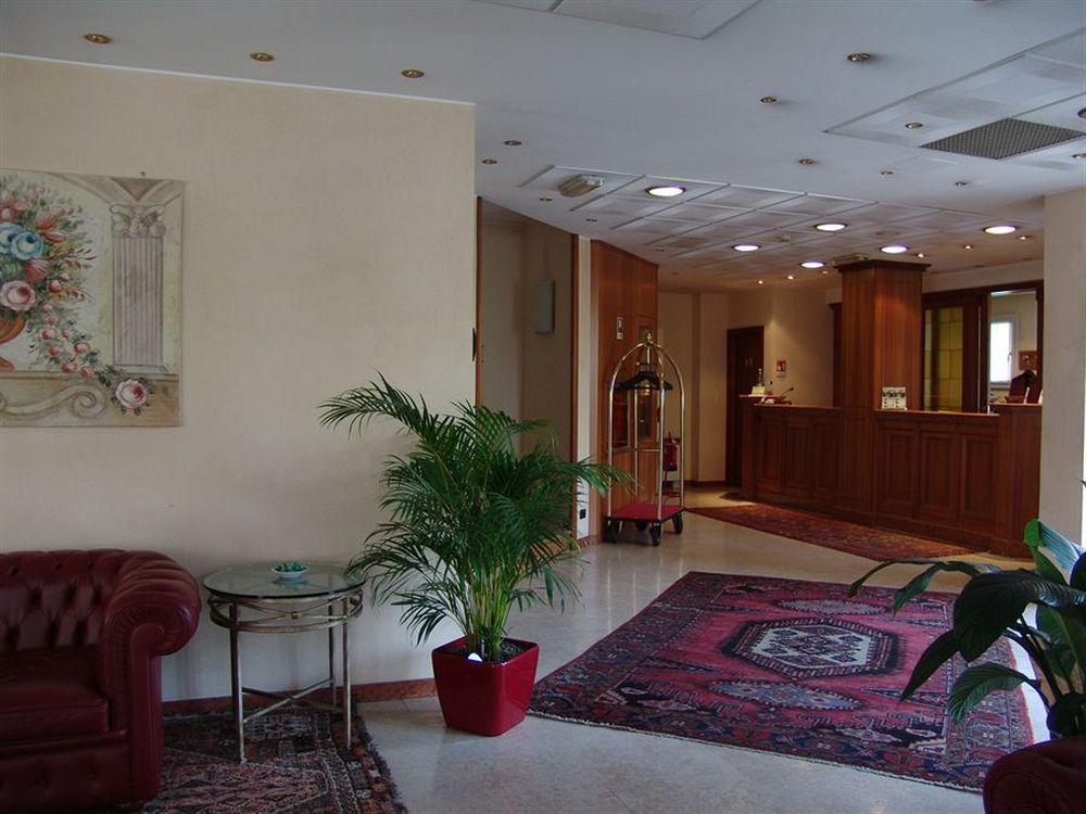 Hotel Visconti Melzo Bagian luar foto