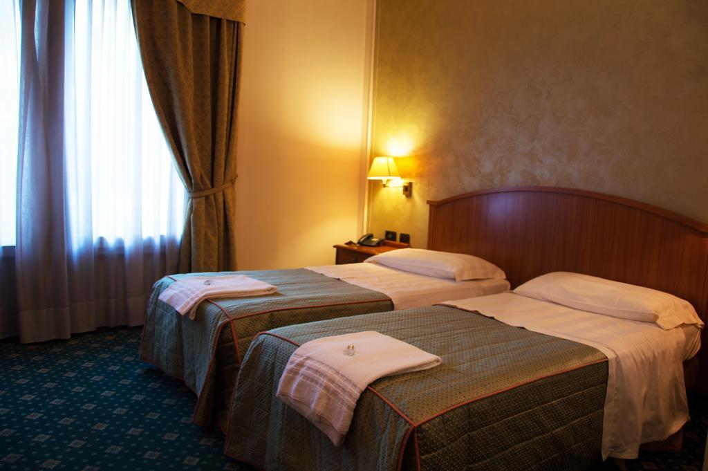 Hotel Visconti Melzo Bagian luar foto
