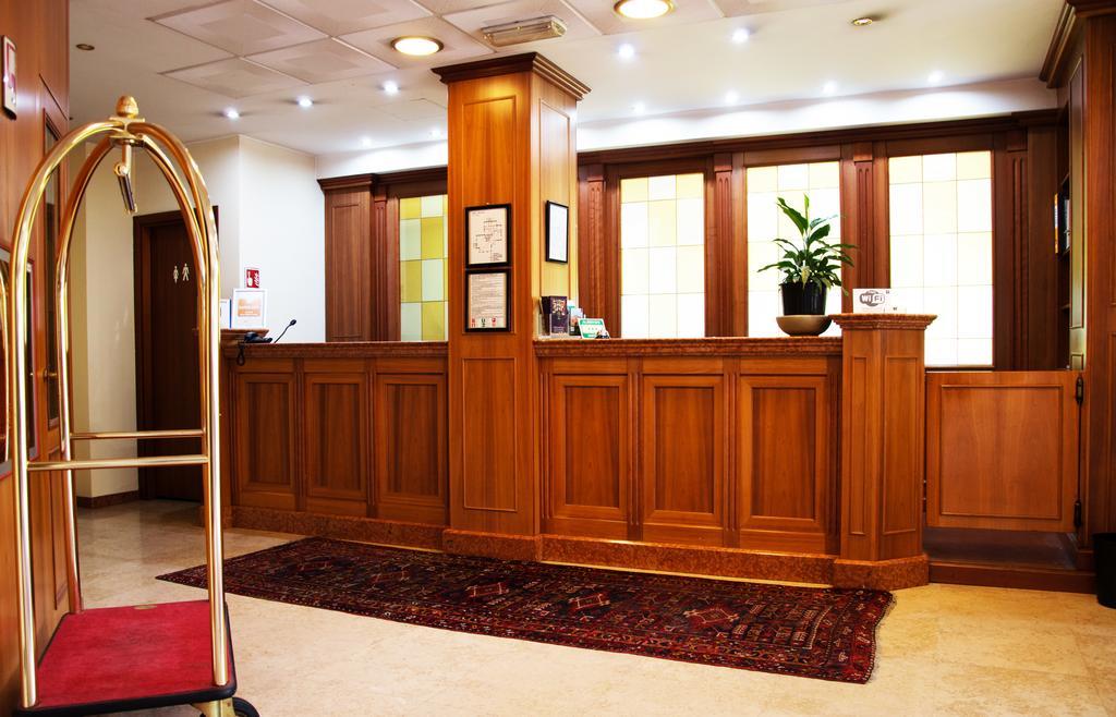 Hotel Visconti Melzo Bagian luar foto