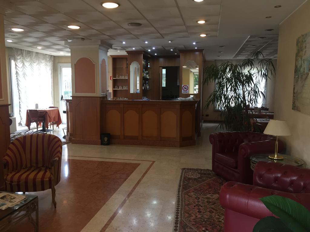Hotel Visconti Melzo Bagian luar foto