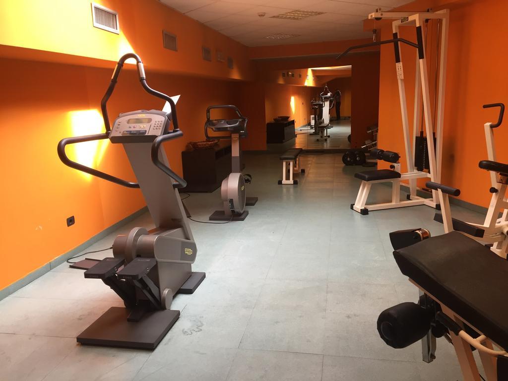 Hotel Visconti Melzo Bagian luar foto