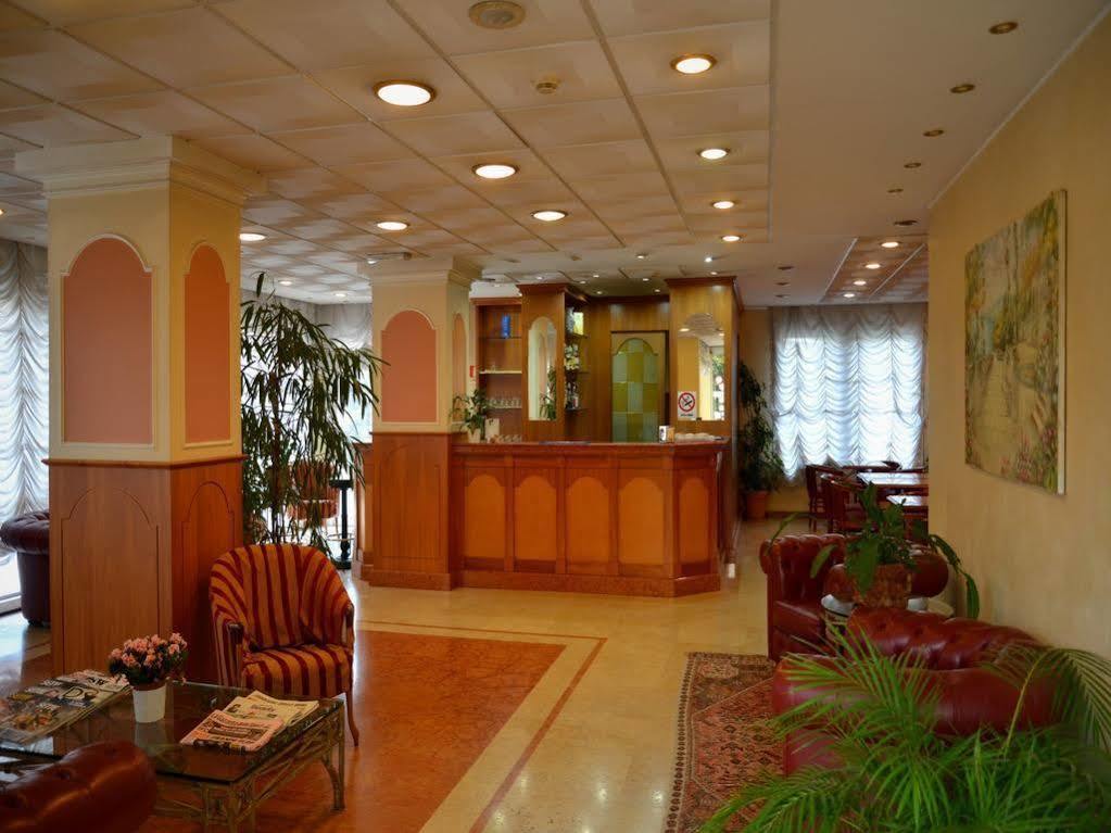 Hotel Visconti Melzo Bagian luar foto