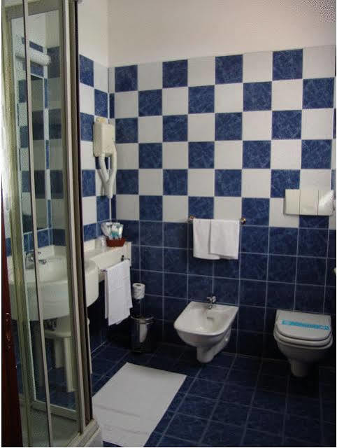 Hotel Visconti Melzo Bagian luar foto